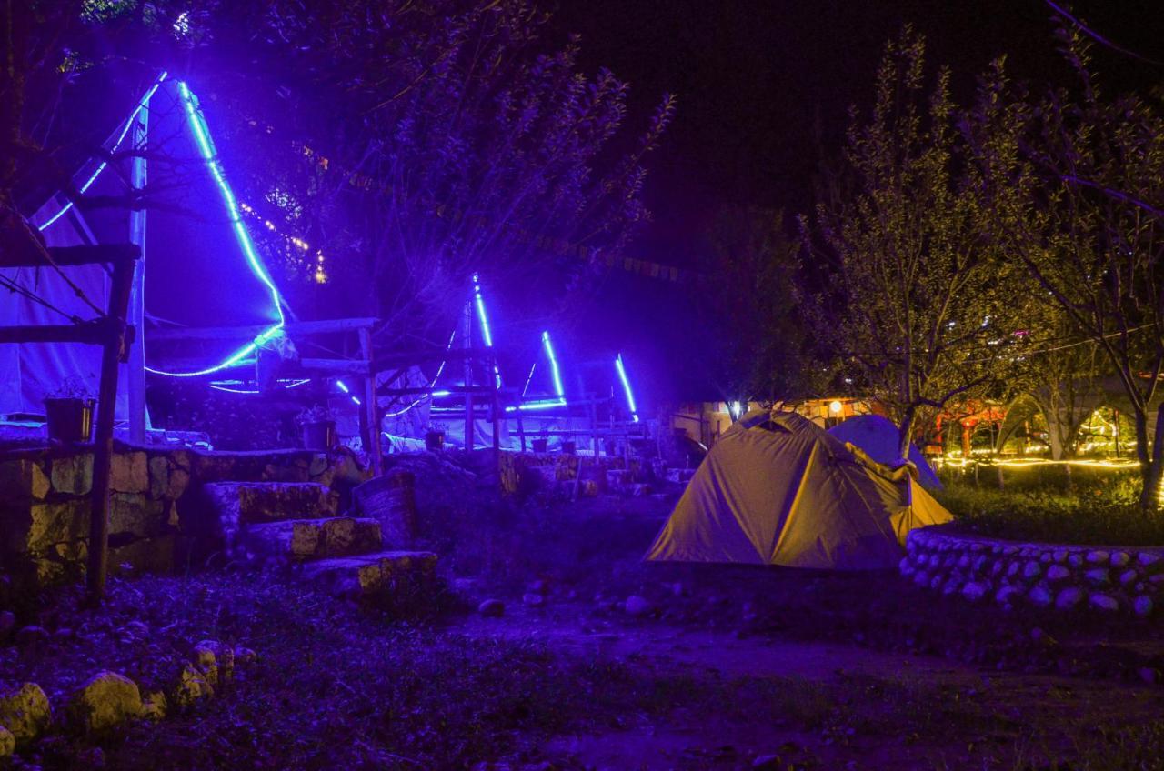 Himtrek Riverside Camps & Hostel Manali Exteriör bild